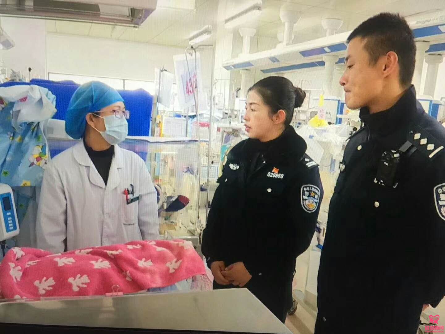 寒冷冬夜，他脫下警服，用體溫為棄嬰取暖！