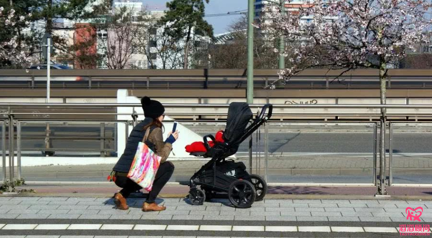 庾澄慶女兒首曝光，56歲“新晉奶爸”兒女雙全！